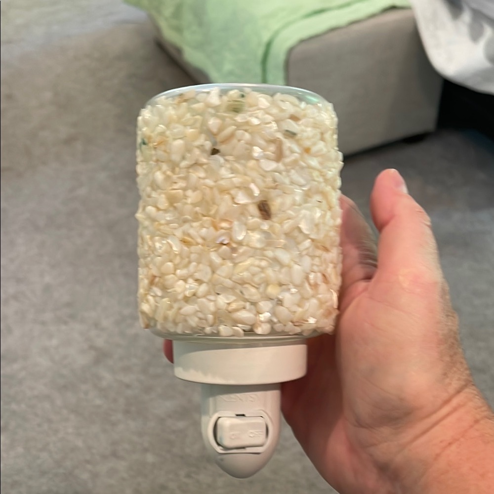 Scentsy Cream Mosaic Plug-In Warmer